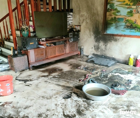 Ba người con gái mang xăng đốt nhà mẹ đẻ ở Hưng Yên: Xin chia đất, mất tình thân